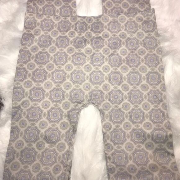 Romeo & Juliet Couture Leggings - Picture 2 of 3